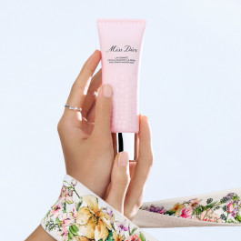 Miss Dior - Lait Granité pour la douche à la rose - Purifie et hydrate